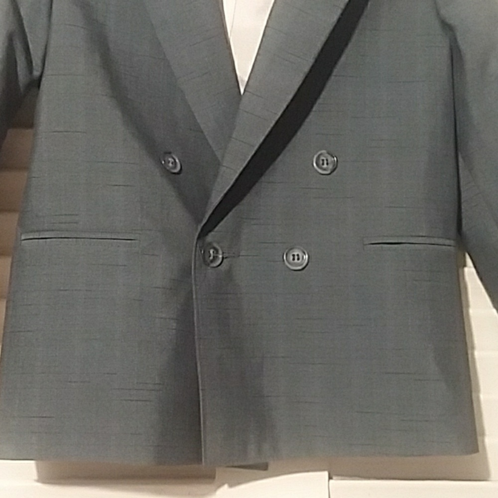 Boys Suit - Picture 3 of 8